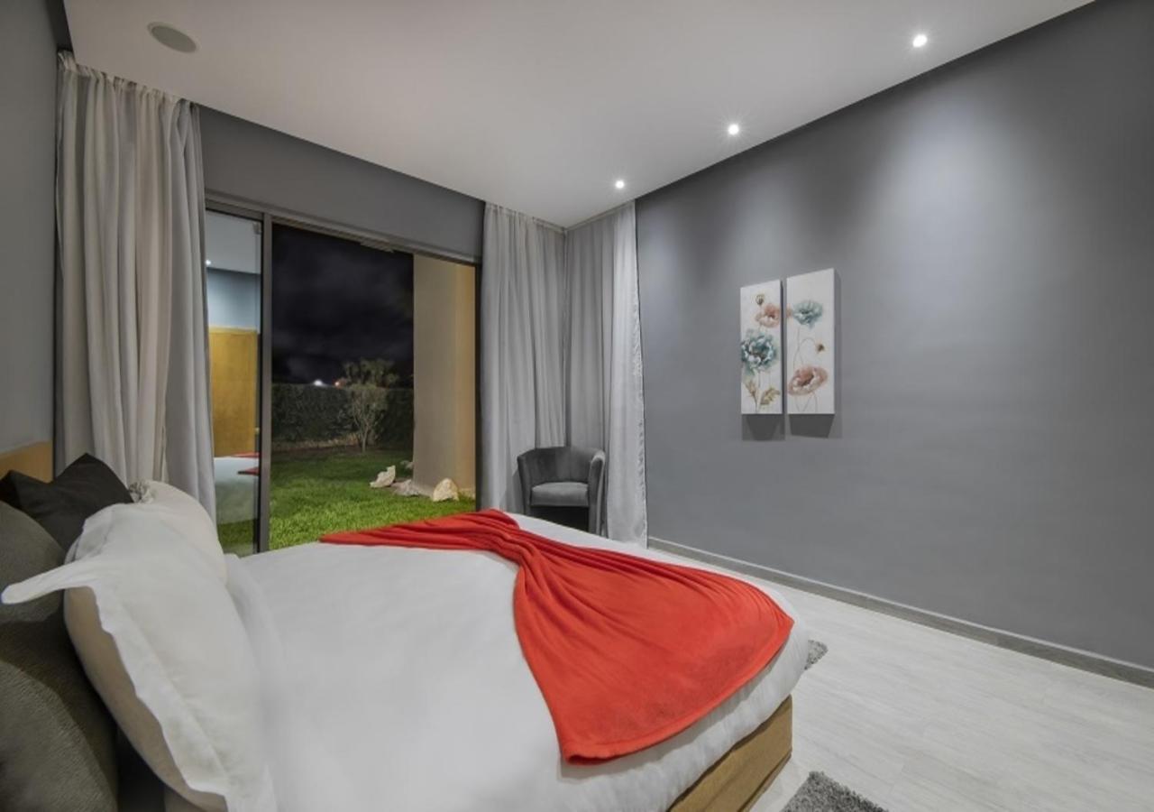 Palms Edge Avec Piscine & Jardin Prives فيلة *